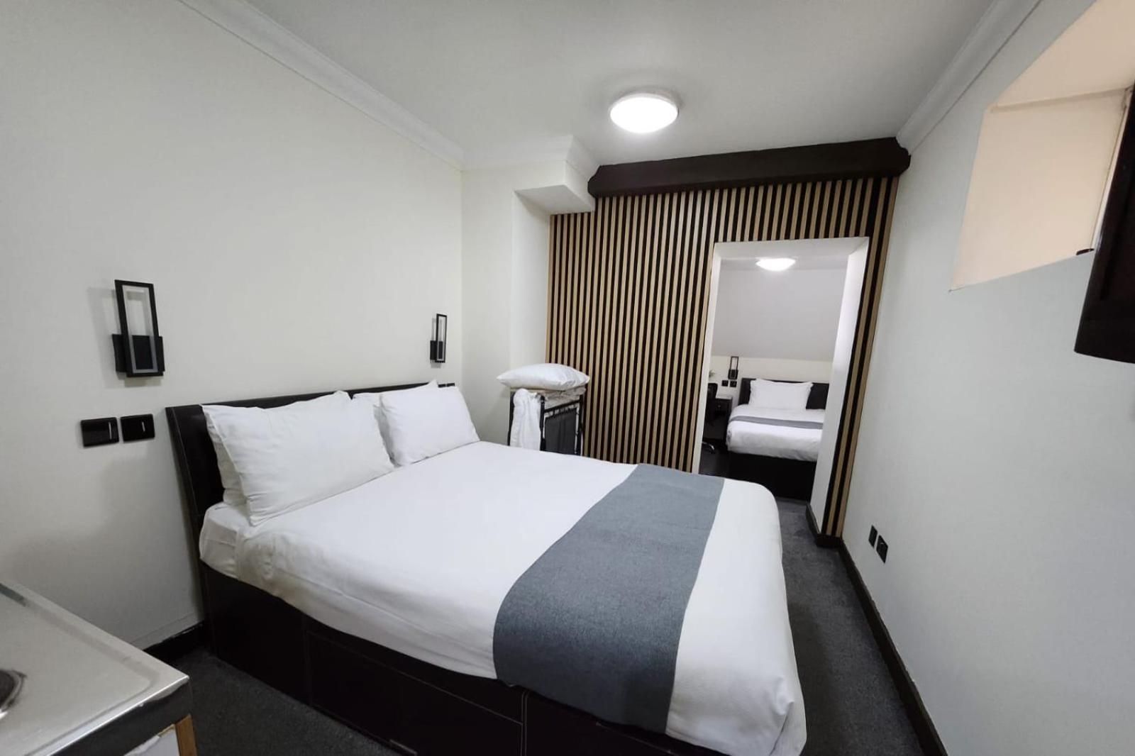 The Royale Chulan Hyde Park Hotel London Exterior photo
