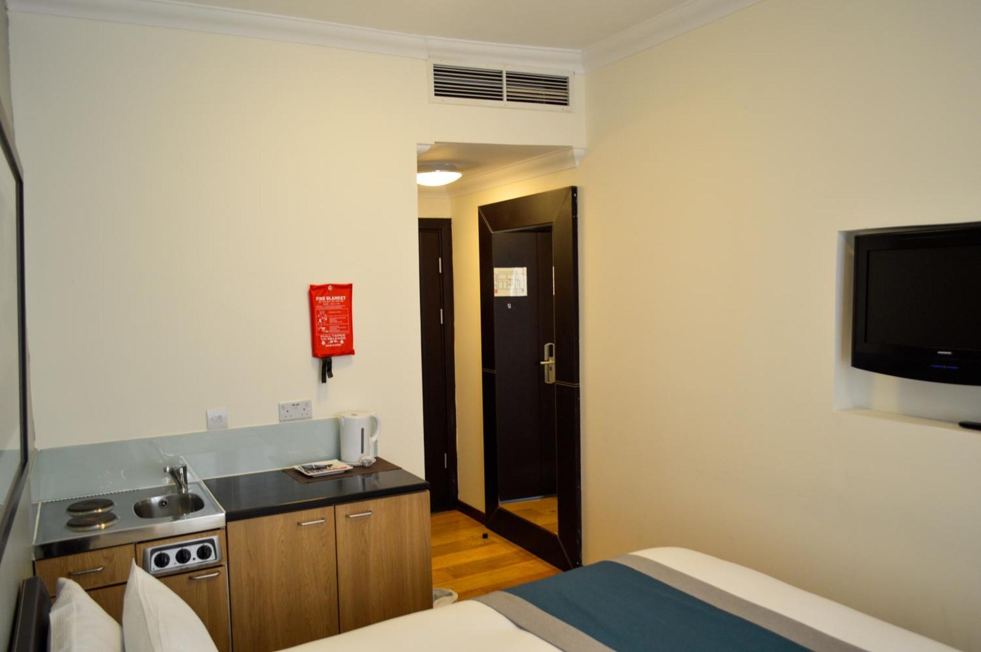 The Royale Chulan Hyde Park Hotel London Exterior photo