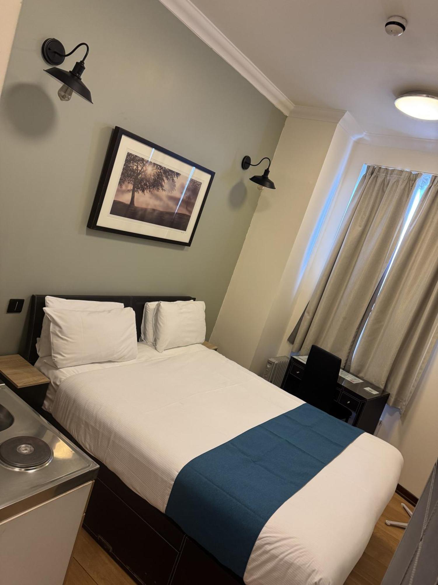The Royale Chulan Hyde Park Hotel London Exterior photo