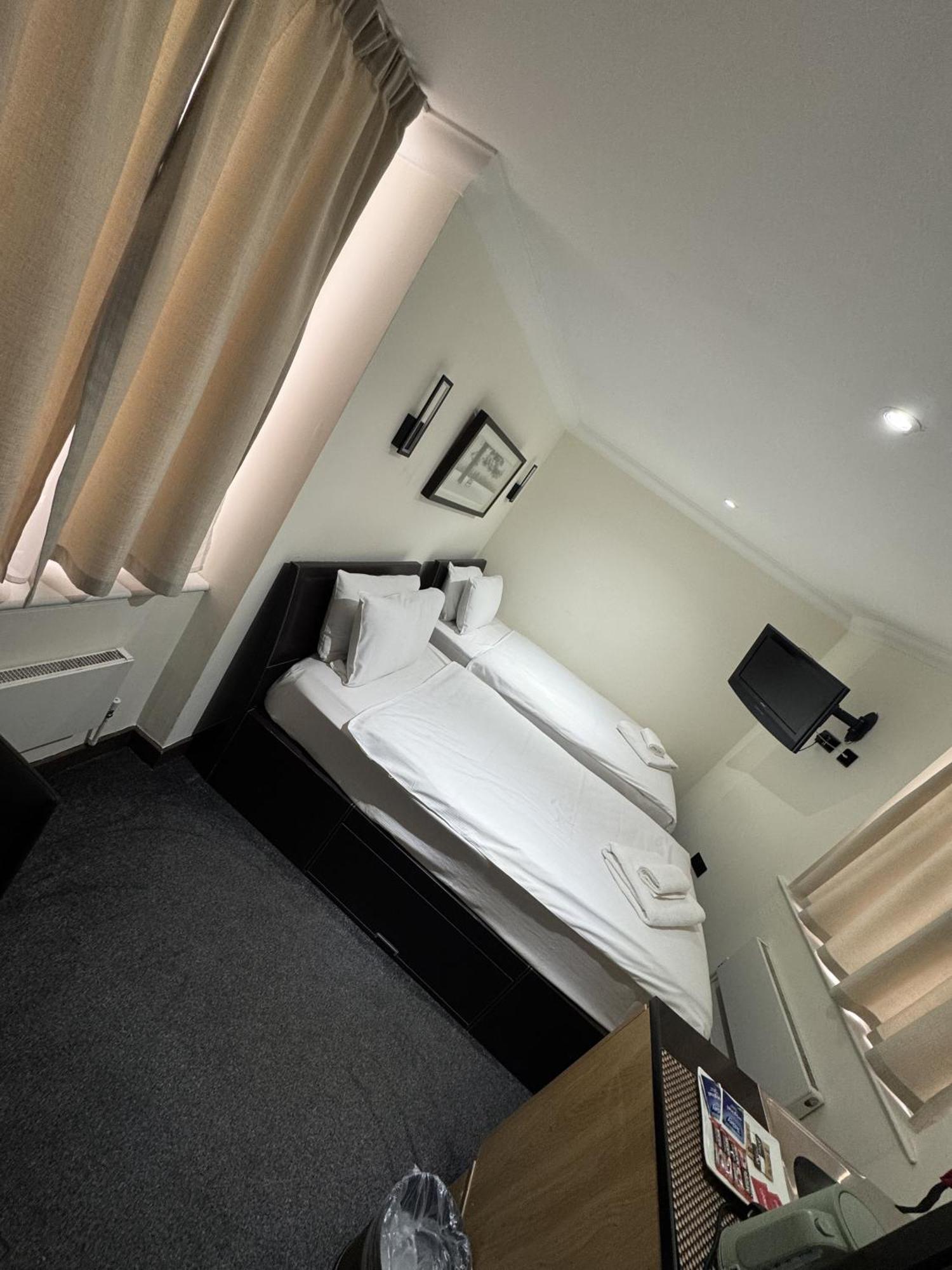 The Royale Chulan Hyde Park Hotel London Exterior photo