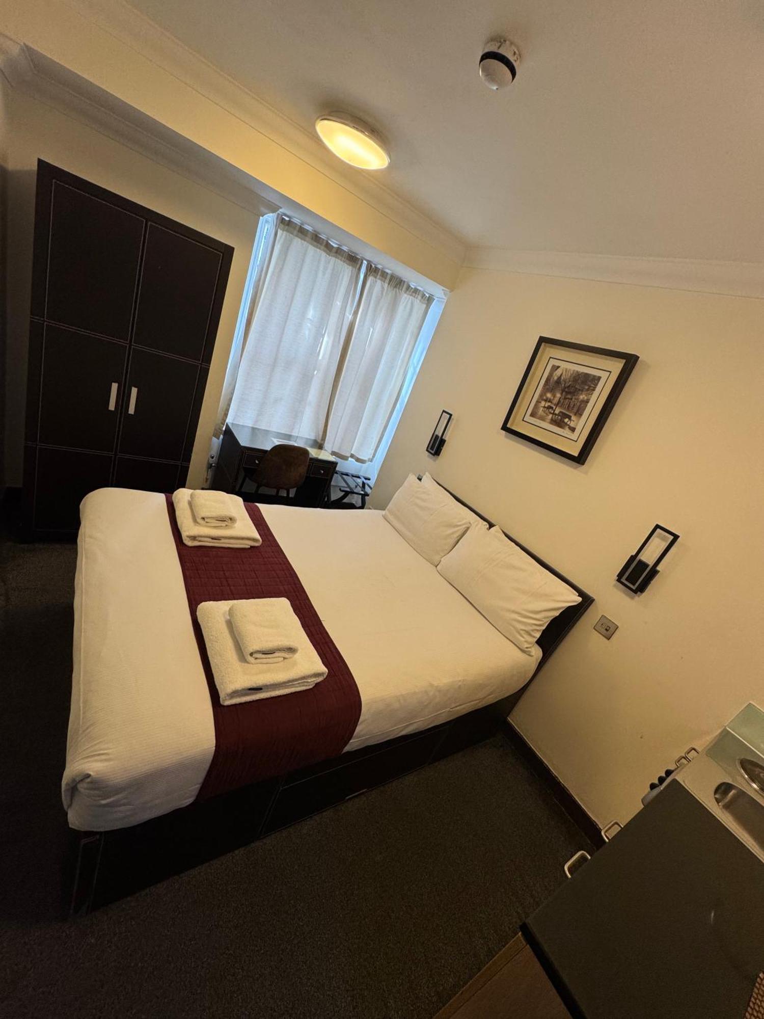 The Royale Chulan Hyde Park Hotel London Exterior photo