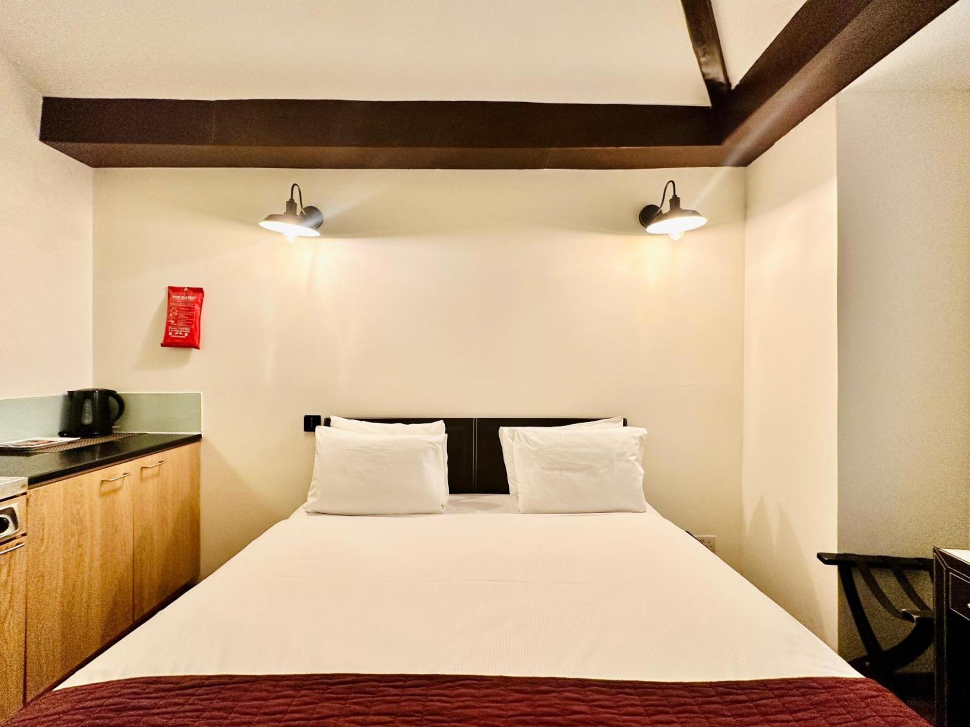 The Royale Chulan Hyde Park Hotel London Exterior photo