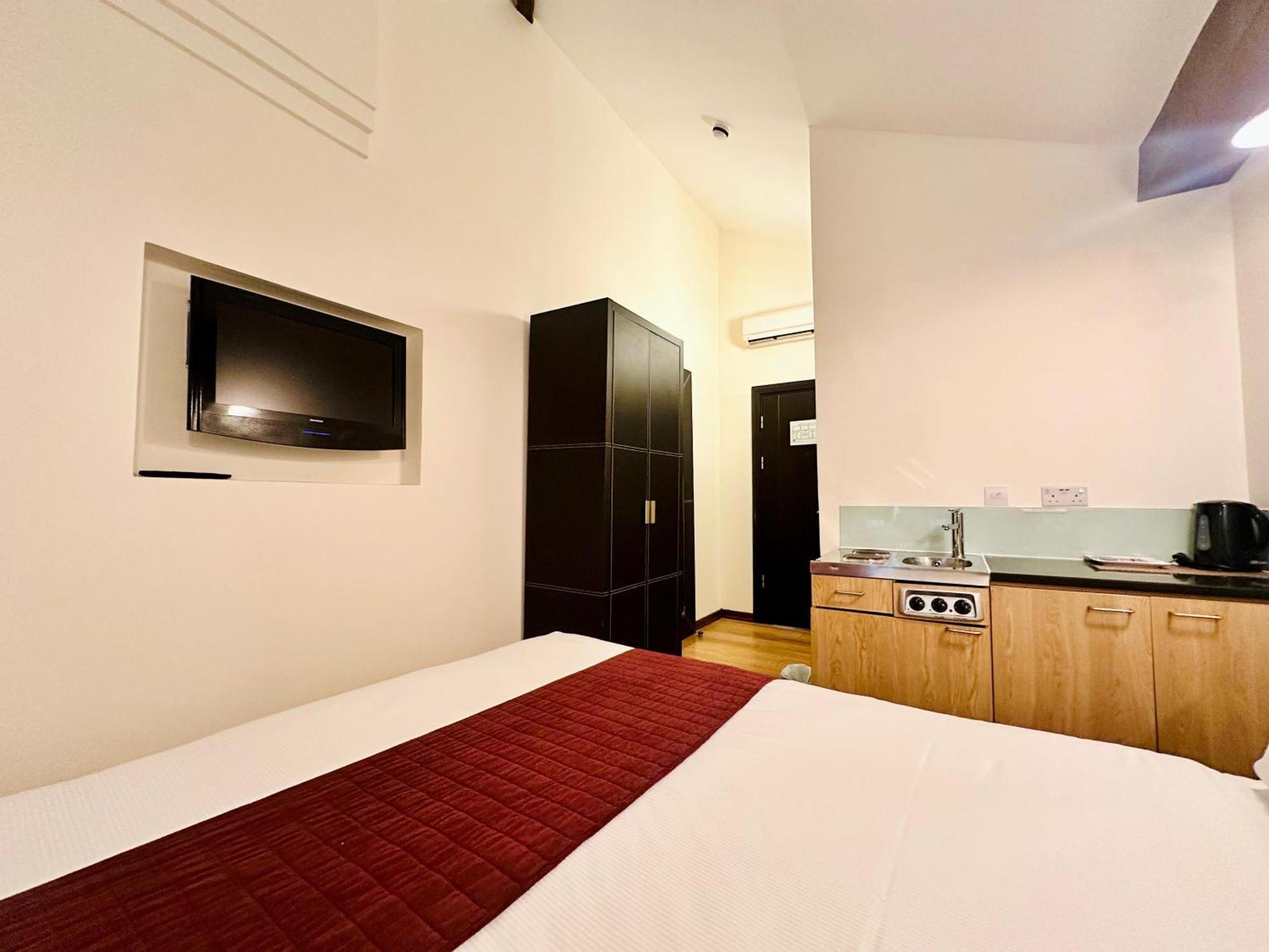 The Royale Chulan Hyde Park Hotel London Exterior photo
