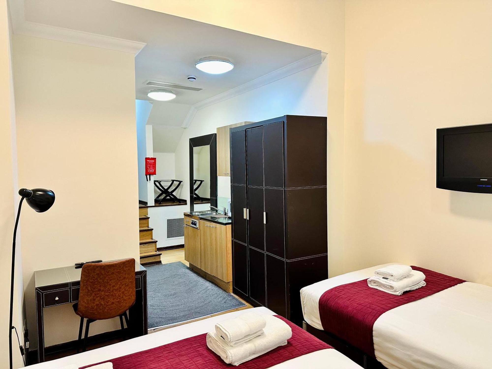 The Royale Chulan Hyde Park Hotel London Exterior photo