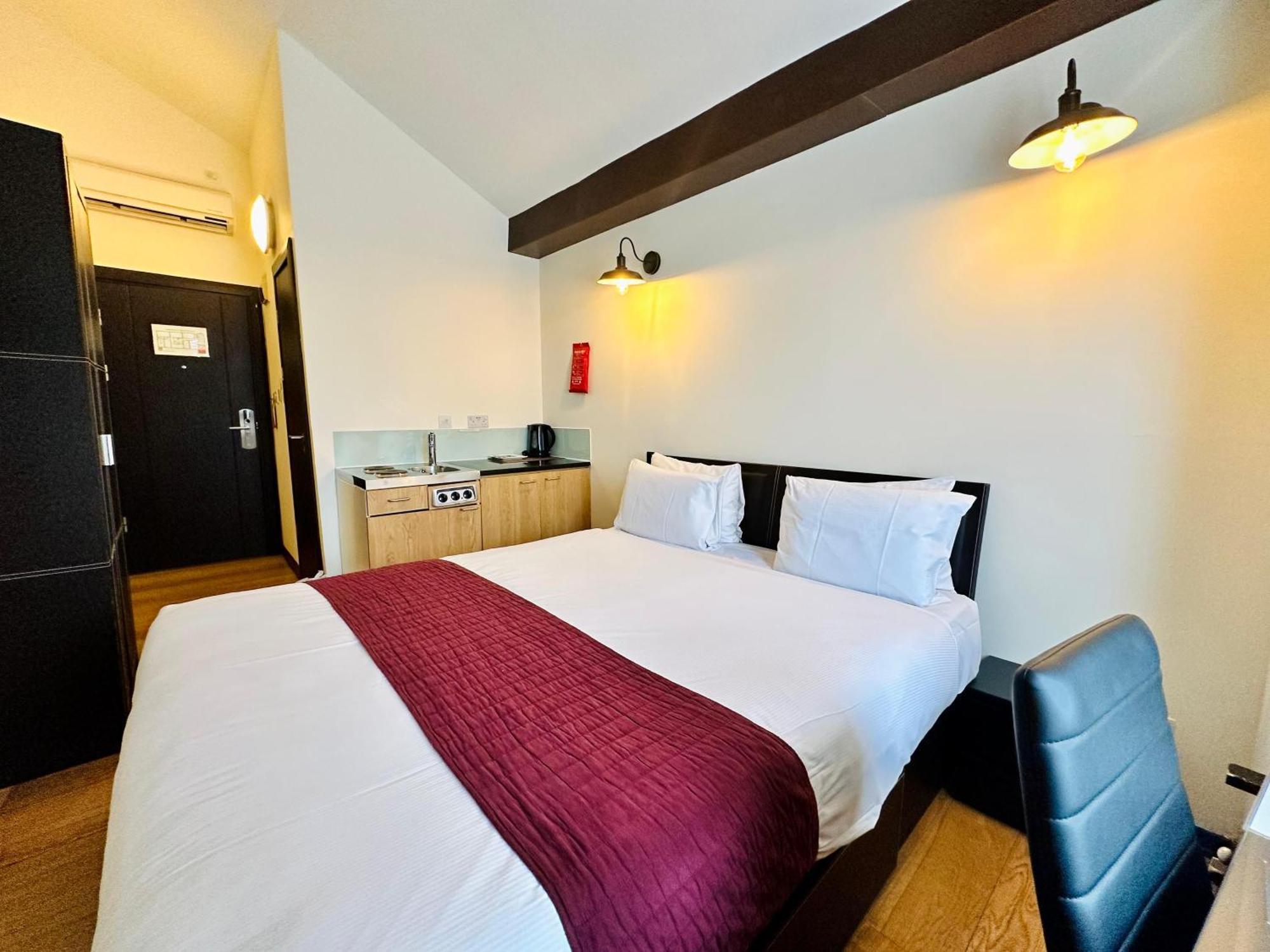 The Royale Chulan Hyde Park Hotel London Exterior photo